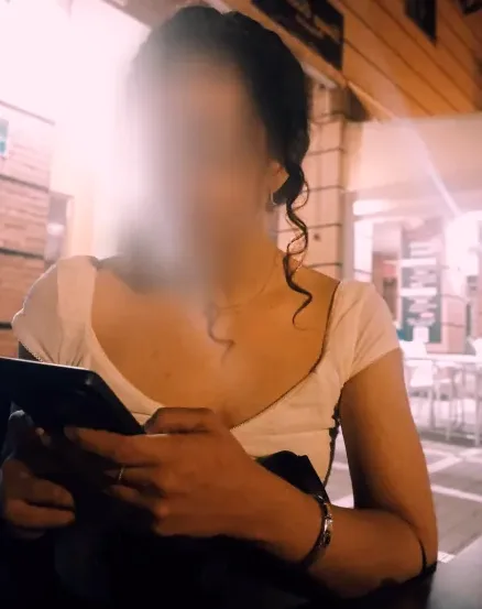 Alexandra, 34