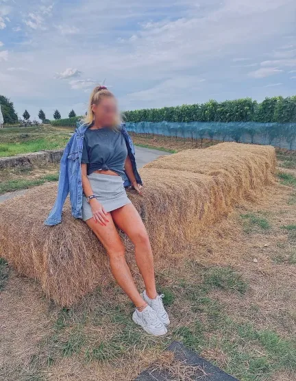 Amina, 38