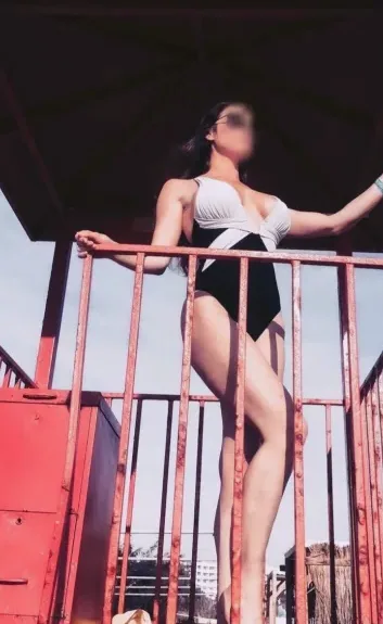 Andrea, 39