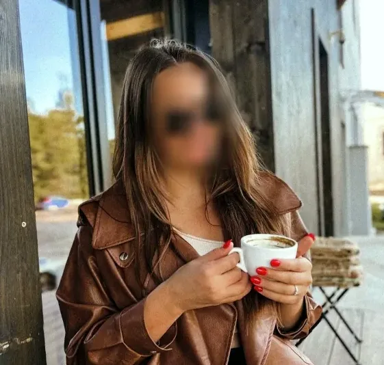 Fabienne, 27