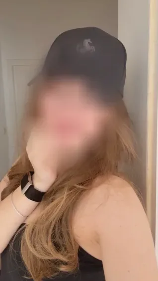 Karin, 23