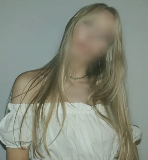 Lara, 20