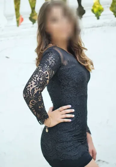 Lara, 28