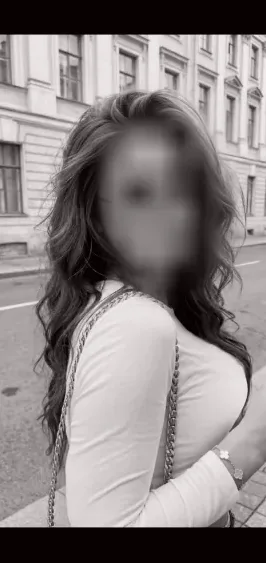 Larissa, 29