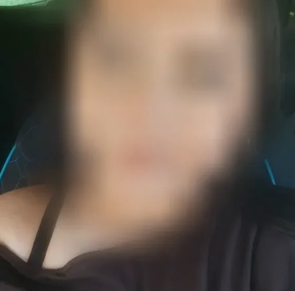 Larissa, 18