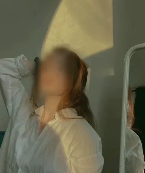 Manuela, 21