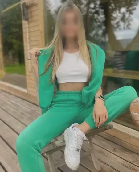 Melanie, 31