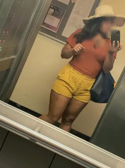 Sandra, 34